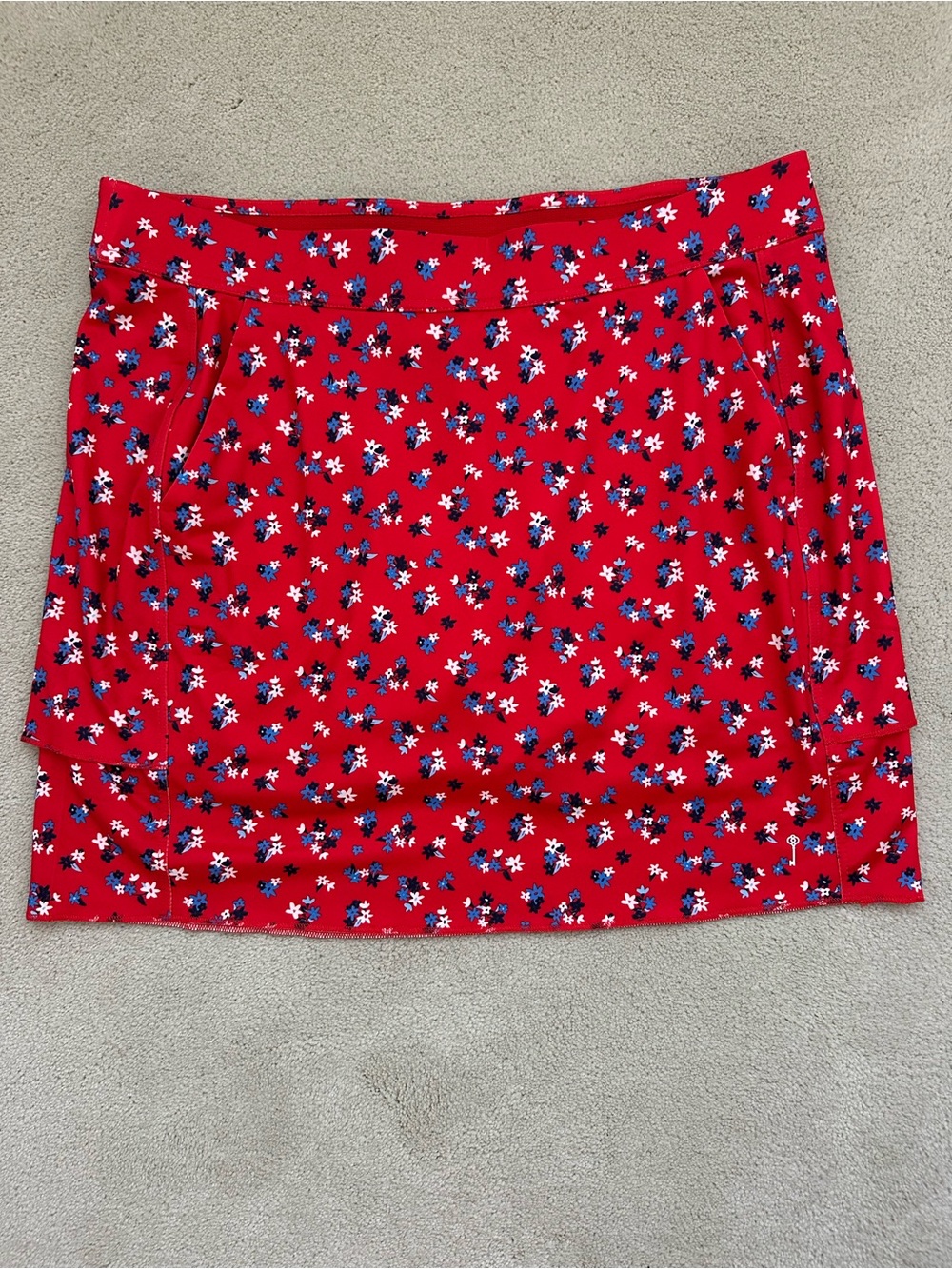 Belyn Key Red Floral Golf Athletic Skort with Blue & White Accents | Size Large